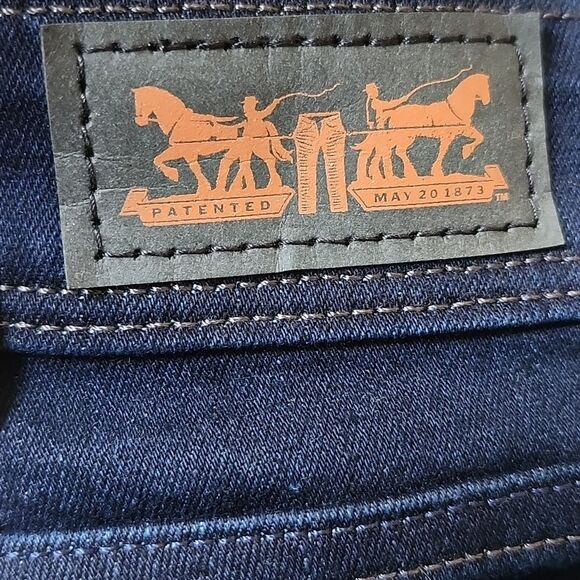 Levi's NWT Perfectly Shaping 512 Bootcut dark wash, 78% cotton jeans 24W - Picture 4 of 16